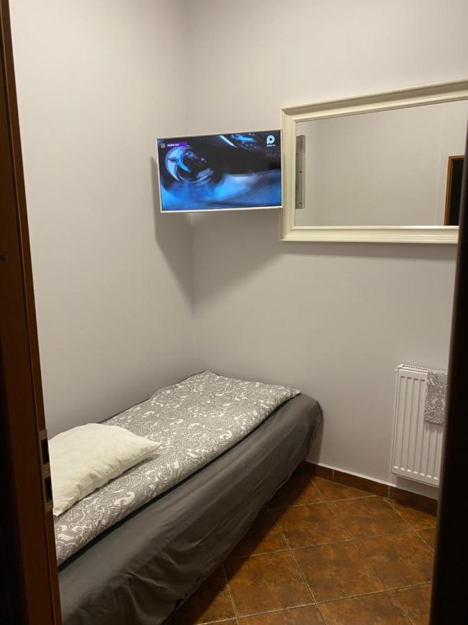 Piwnica Hostel Miechów Εξωτερικό φωτογραφία